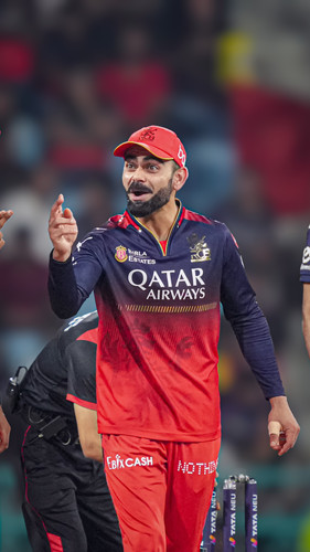 Lucknow: Royal Challengers Bengaluru's Virat Kohli with teammates celebrates the wicket of Lucknow S.jpg