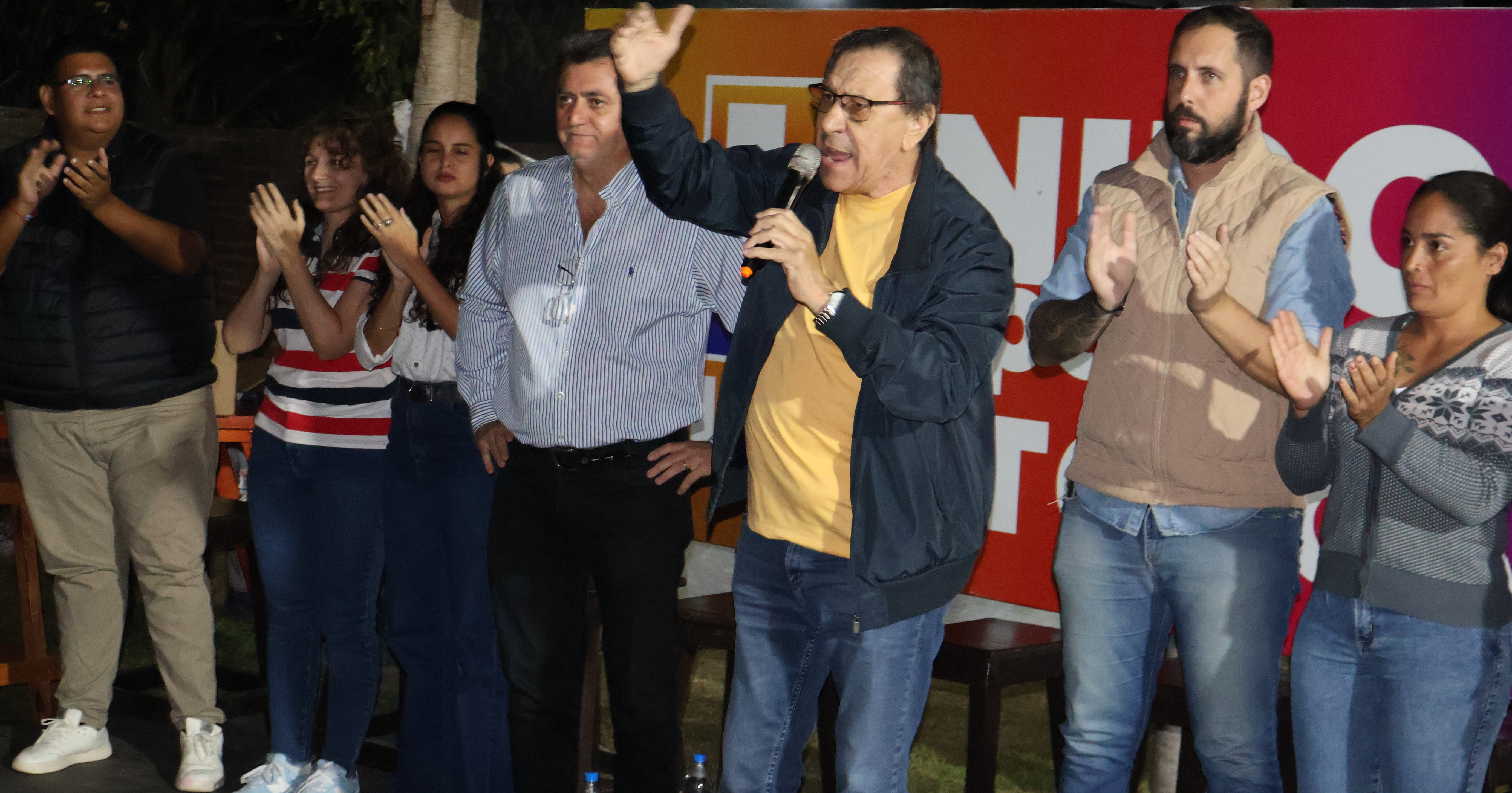 Más de 1000 personas asistieron al lanzamiento de campaña de “FIRI” y Cecilia en Las Toscas, se escucharon discursos emocionantes.