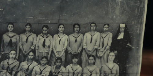 1923.S02E02.The.Rapist.is.Winter.1080p.AMZN.WEB DL.CZ EN.DD+5.1.H.264 NTb.mkv snapshot 25.43 [2025.0.jpg