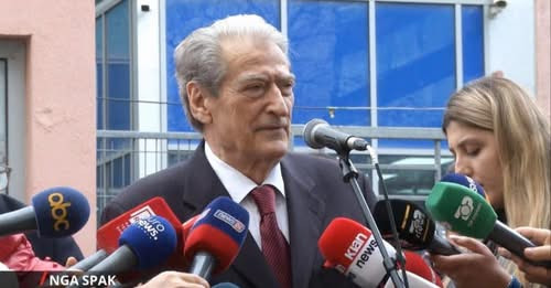 7063707026797494041?url=https%3A%2F%2Fshqiptarja.com%2Fuploads%2F780x440%2F1742203005 saliberisha.jp.jpg