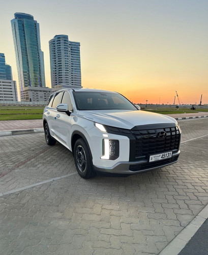 Find Affordable Monthly Car Rental Dubai Deals.jpg