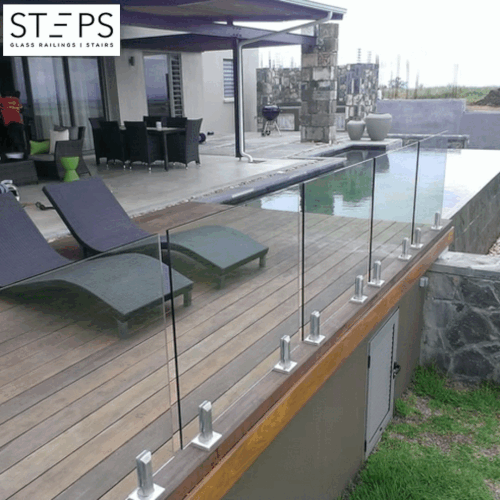 Innovative Steps Glass Railing Design for Contemporary Spaces.gif