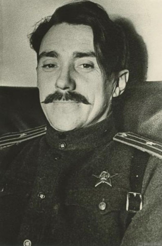 GmOjzsZXQAA4 jv.jpg