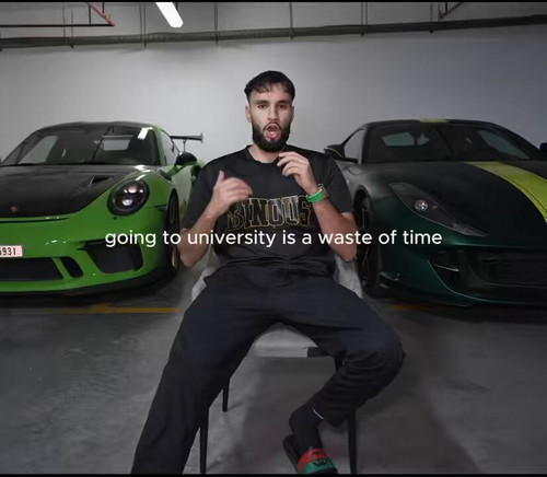 JMGXEeMcCOAF7NX4.jpg
