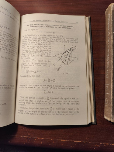 GmNPkqEa4AA417 .jpg