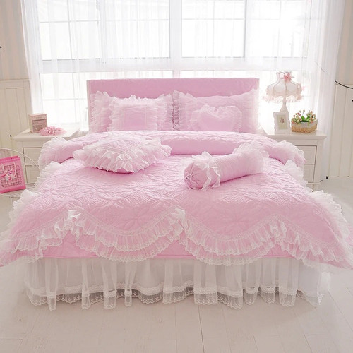 Royal Hotel Bedding Four Seasons – Luxury All Year Round.jpg