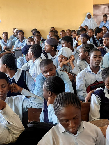 GmPzuKxX0AEF9rs.jpg