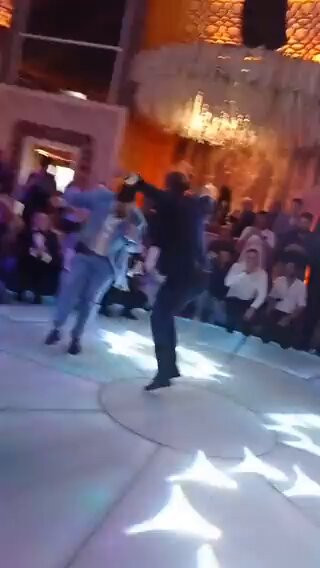 i1ZenEeugD0FdFbF.jpg