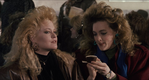 Working.Girl.1988.1080p.BluRay.CZ SK EN.x265.HEVC r00t.mkv snapshot 00.02.40 [2025.03.18 06.15.07].jpg