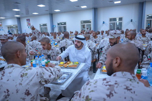GmQ7eJKagAA8omY.jpg