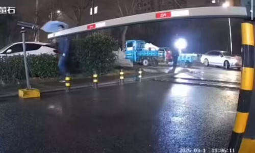 2 Df1LCjL8J8Cluf.jpg