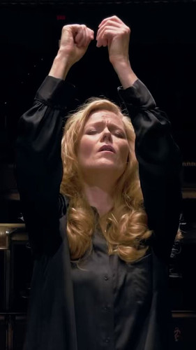 BUdfwFdx4k Moufv.jpg