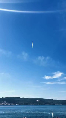 GRWhTsGgtdl1 D8r.jpg