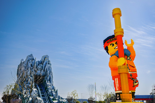 01 LEGO MONKIE KID is now in place.jpg
