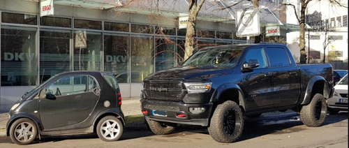 2025 03 17 23 17 59 ein dodge ram parkt in berlin er ist der haufigste us pickup in deutschland foto.png