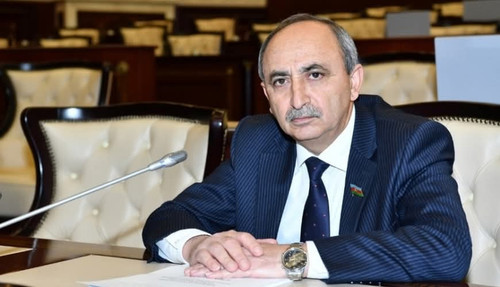 GmTPer8aYAAVNCb.jpg