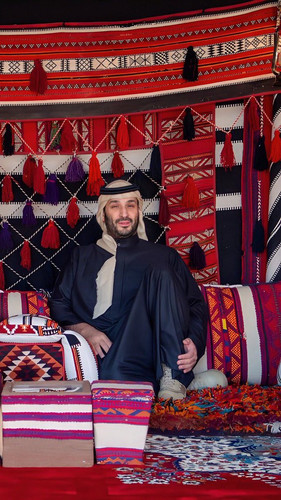 GmMnzG9aEAAZLTL.jpg