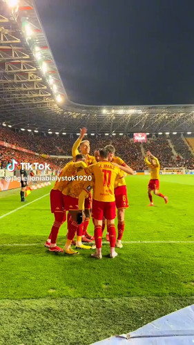 qlo8UujmV2m 1jkl.jpg