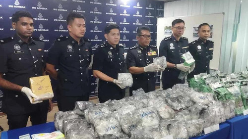 71748503261 dadah.jpg