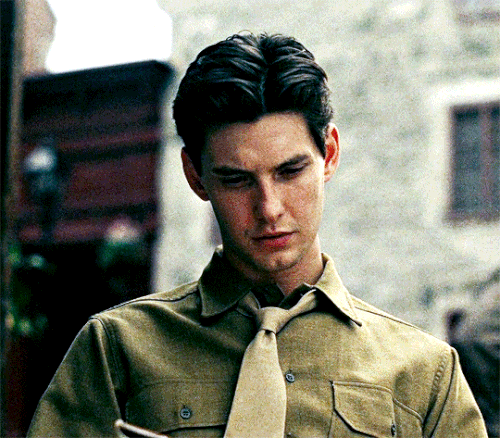 tumblr a0fbec326f544af99cd39eae678934e4 a366a9b7 540.gif