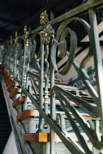 kaboompics elegant staircase 2717.jpg