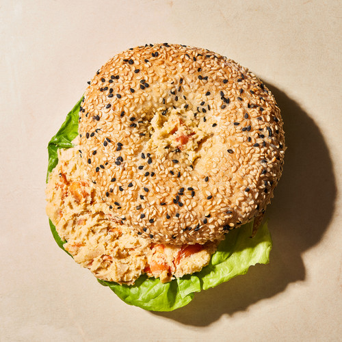 bajgiel hummus warzywa.jpg