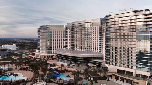 Gaylord Pacific Resort after Sunset (5).jpg