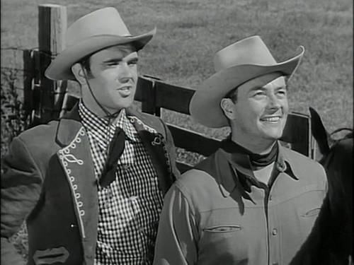 cap Gun.Smugglers.1948.480p.TCM.WEBRip.AAC2.0.x264 GQ 00 38 21 04.jpg