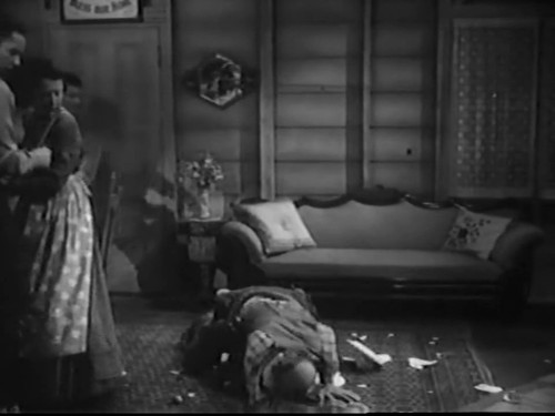cap Six Gun Gold (Western 1941) 00 22 01 03.jpg