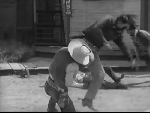 cap Six Gun Gold (Western 1941) 00 13 48 02.jpg