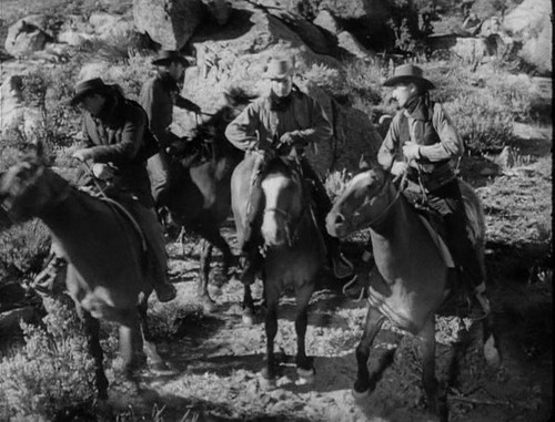cap Masked.Raiders.1949.DVDRip.x264 Flipper 00 18 43 02.jpg