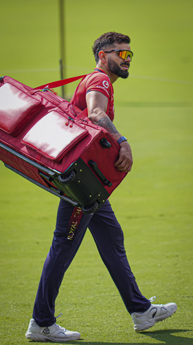 Bengaluru: Royal Challengers Bengaluru's Virat Kohli during a practice session ahead of an Indian Pr.jpg
