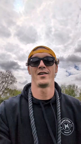 q4s2E3 2lHjpEEAW.jpg