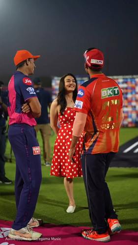 E53bykwkIBgStpn .jpg