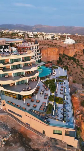 jIqfPaOhlz0q 8gm.jpg