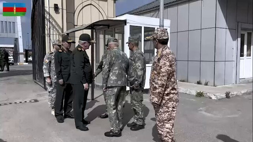 ixvs2CcdnnKMSaNS.jpg