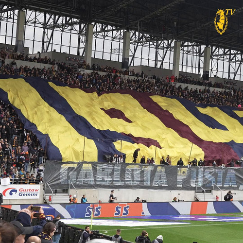 3NSK03JVa9Mdc0Qr.jpg