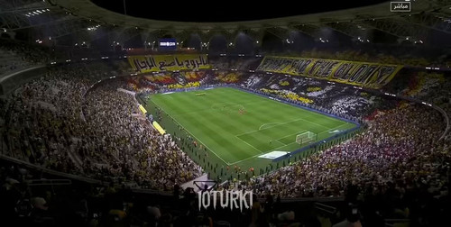 f4 JfMLxbwauWCFE.jpg