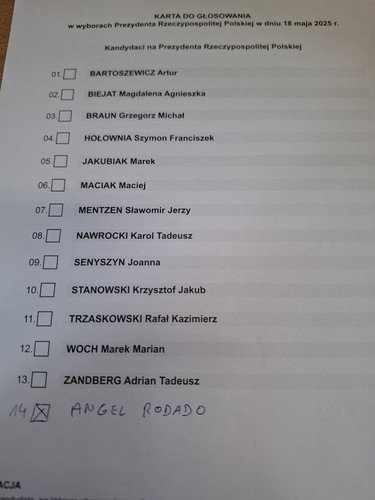 GrQOs2 WgAAdzVo.jpg
