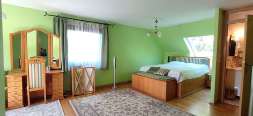 bedroom upper 2.jpg