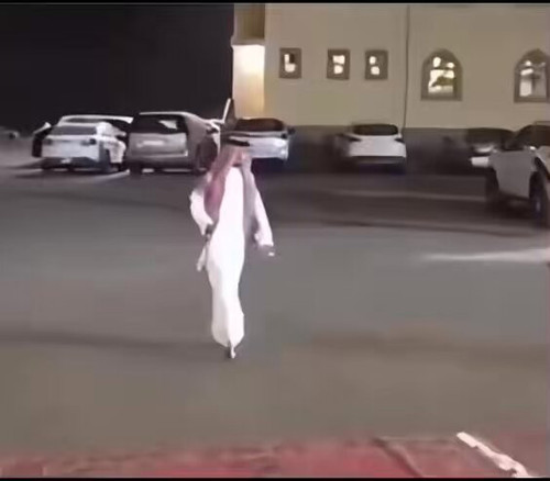 rrCk11AiDl3yZj2y.jpg