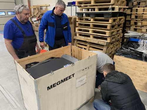 STOKKER team and Megmeet welding machine.png