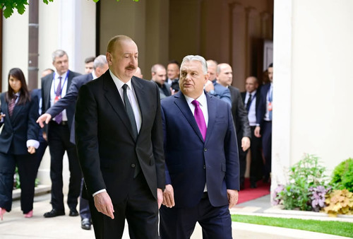 GrY8lBdasAAbMIO.jpg