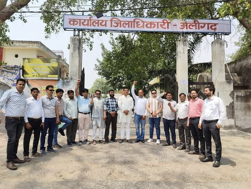 स्कूल एवं शिक्षण के हित में संघर्ष