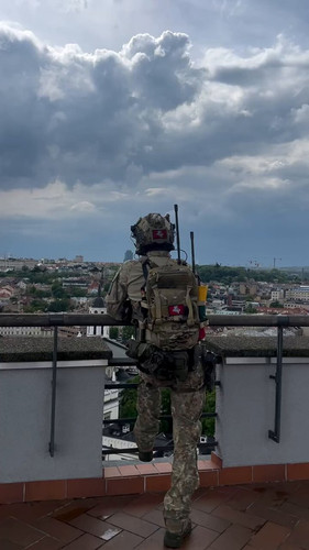 A9OxwdpS 4ovnz2V.jpg