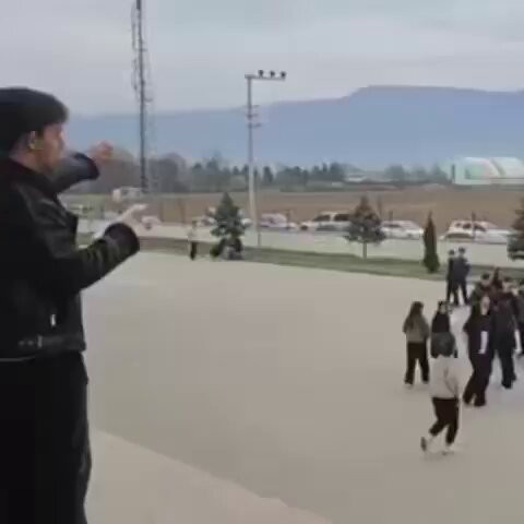 80bVQ DcAXiWZl4S.jpg