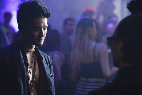  Shadowhunters Episode 1x01 Stills magnus bane 39117733 1000 667.jpg