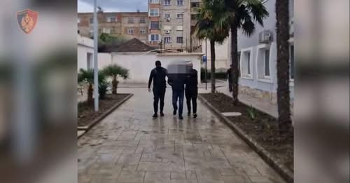 40698239456929818?url=https%3A%2F%2Fshqiptarja.com%2Fuploads%2F780x440%2F1743070908 arjanrrokaj.JPG%.jpg