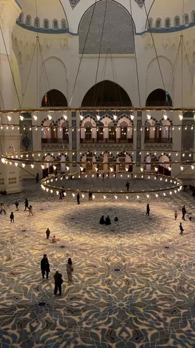 BWqcFj Urs0Hi1tp.jpg