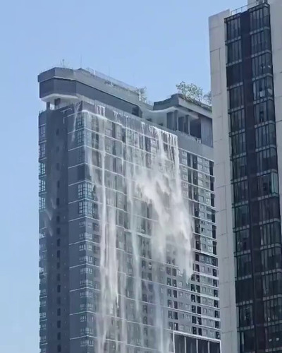 y5 KWseF4XsIysgv.jpg